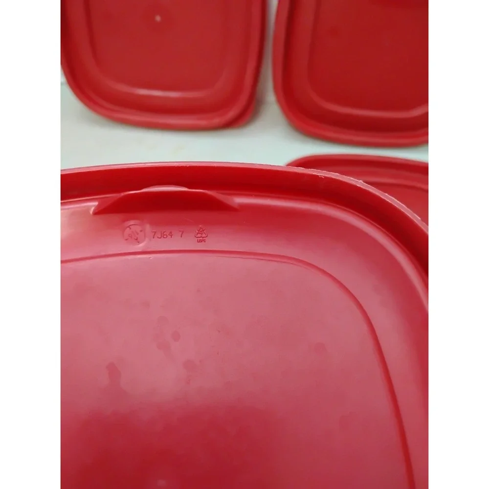 Rubbermaid Easy Find Lid 7J64 Red Square 4 Replacement Container Lids ONLY 6.5